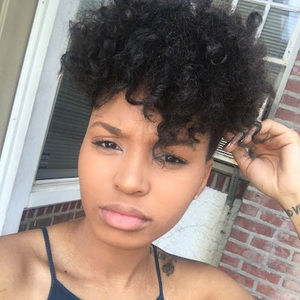 Meet your Posher, Alexis